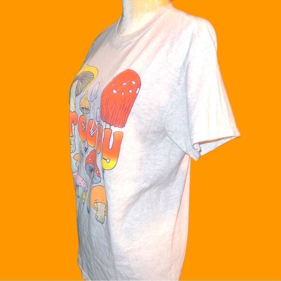 70’s inspired cute cream T-shirt with mushroom design & groovy written on front - Picture 6 of 7